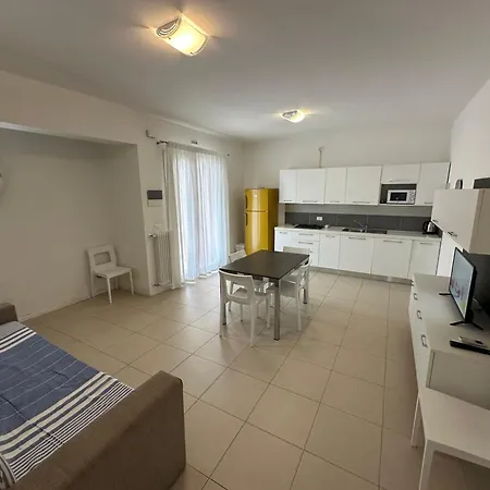 Orate - Agenzia Cocal アパート カオルレ