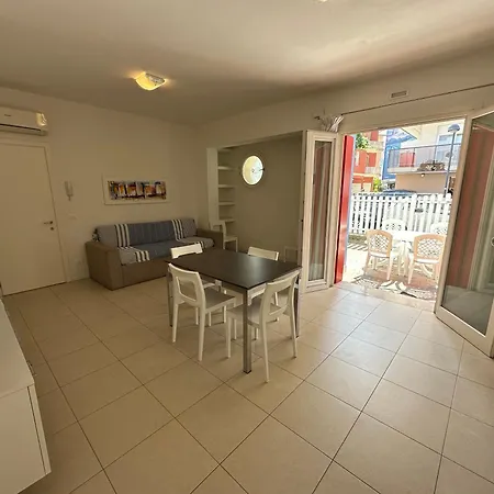 Orate - Agenzia Cocal アパート