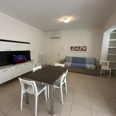 Orate - Agenzia Cocal アパート *